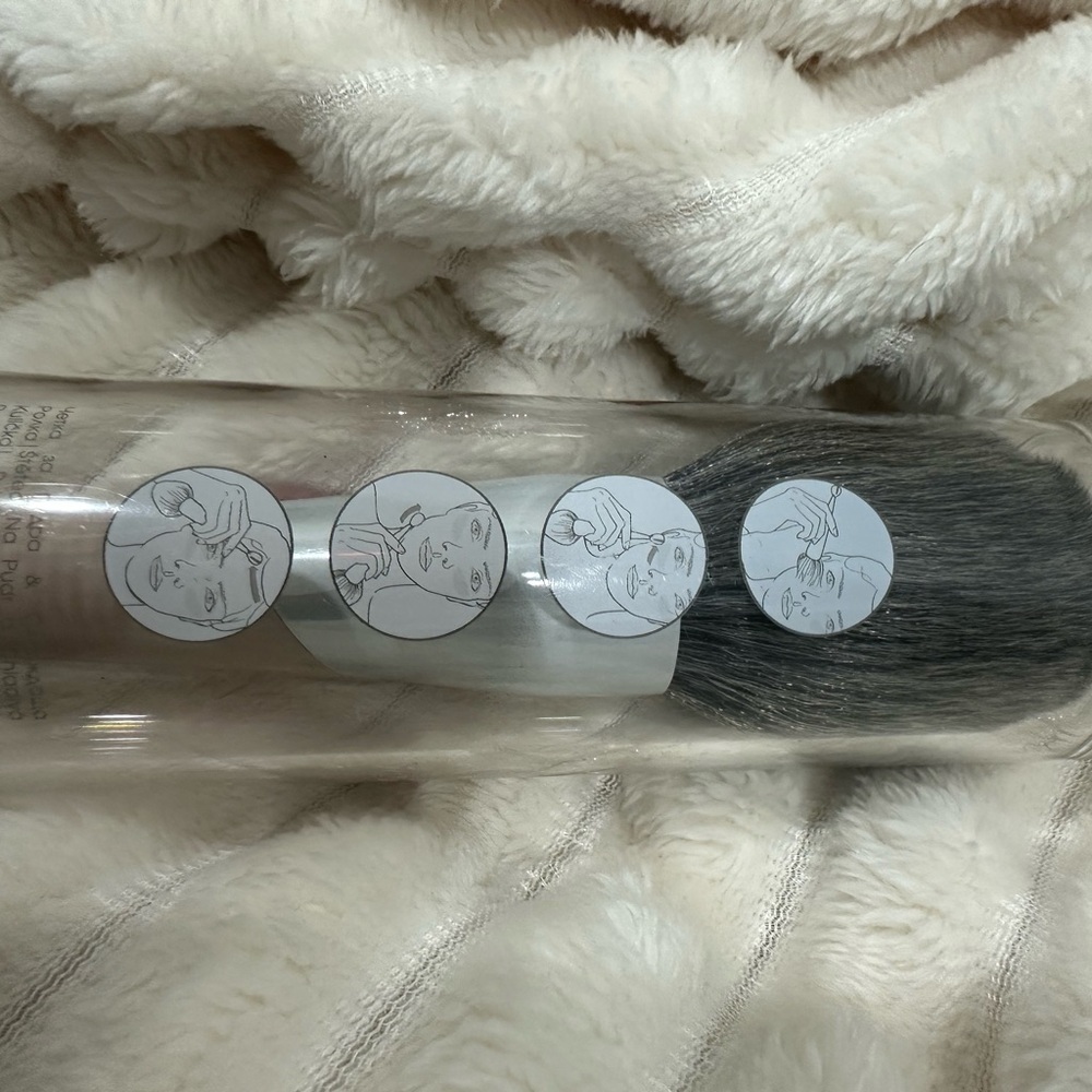 Beautyblender Big Boss Brush - Picture 2 of 6